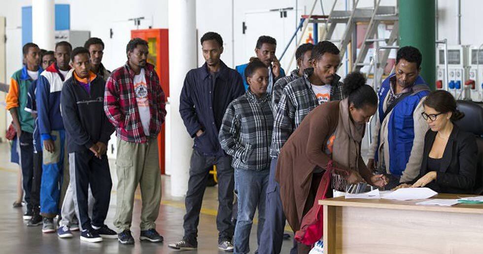 Арабы в швеции. Швеция эмигранты. Шведы и мигранты. Швеция 2020 мигранты. Эмиграция в швецию.