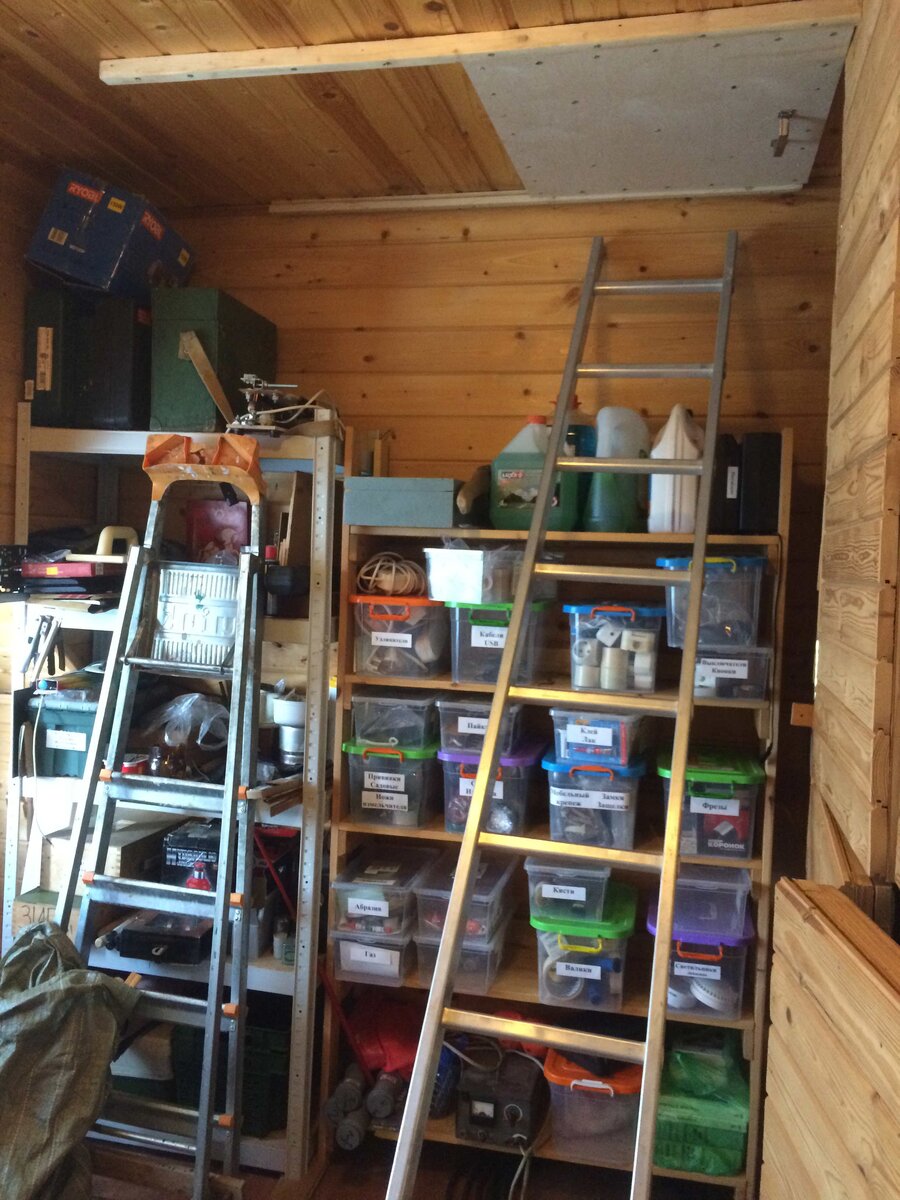 Люк из мансарды на чердак