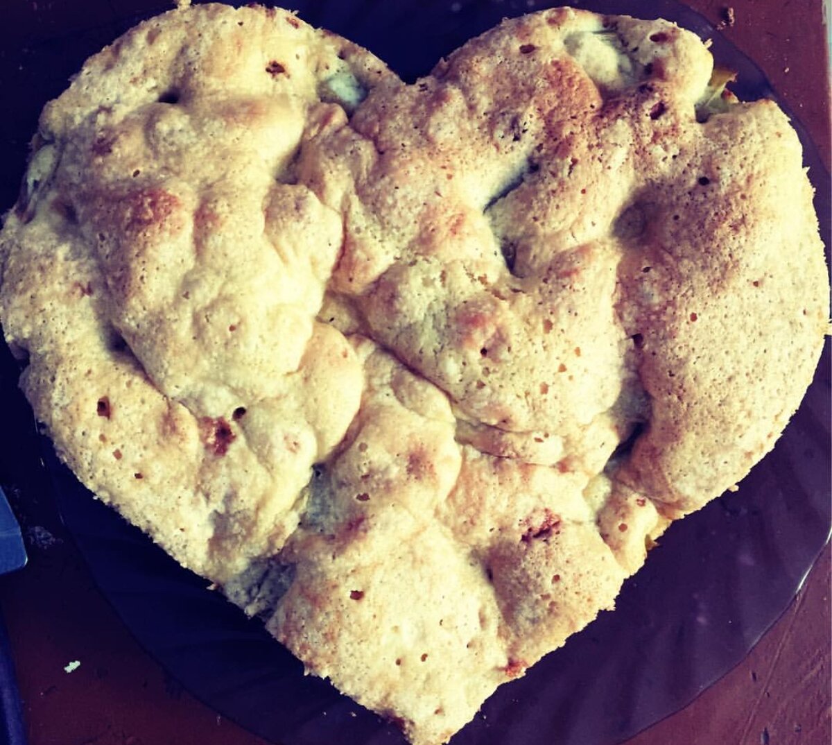 Шарлотка получается очень  нежной и вкусной