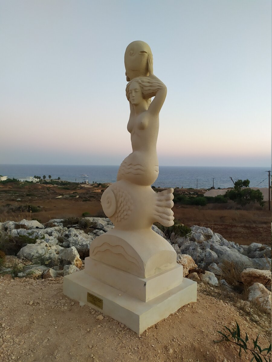 В синем море, в белой пене...