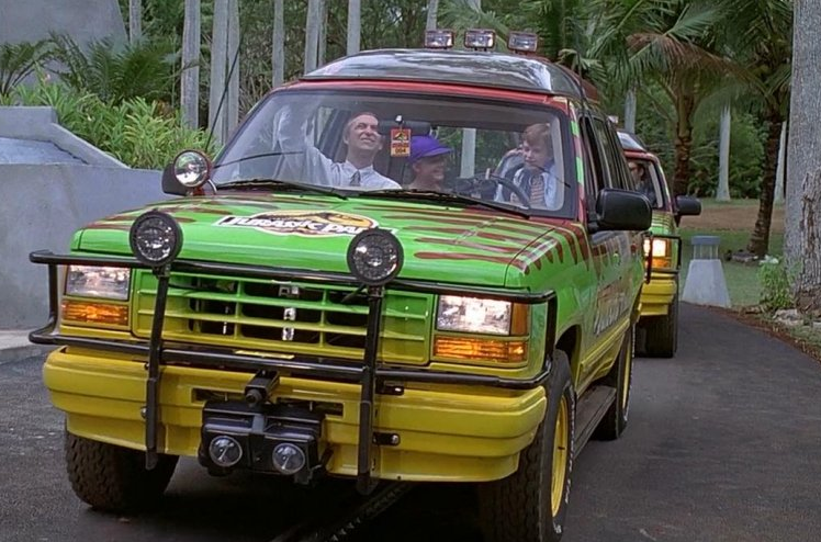 Кадр из фильма "Юрский парк", где оба Эксплорера еще целы