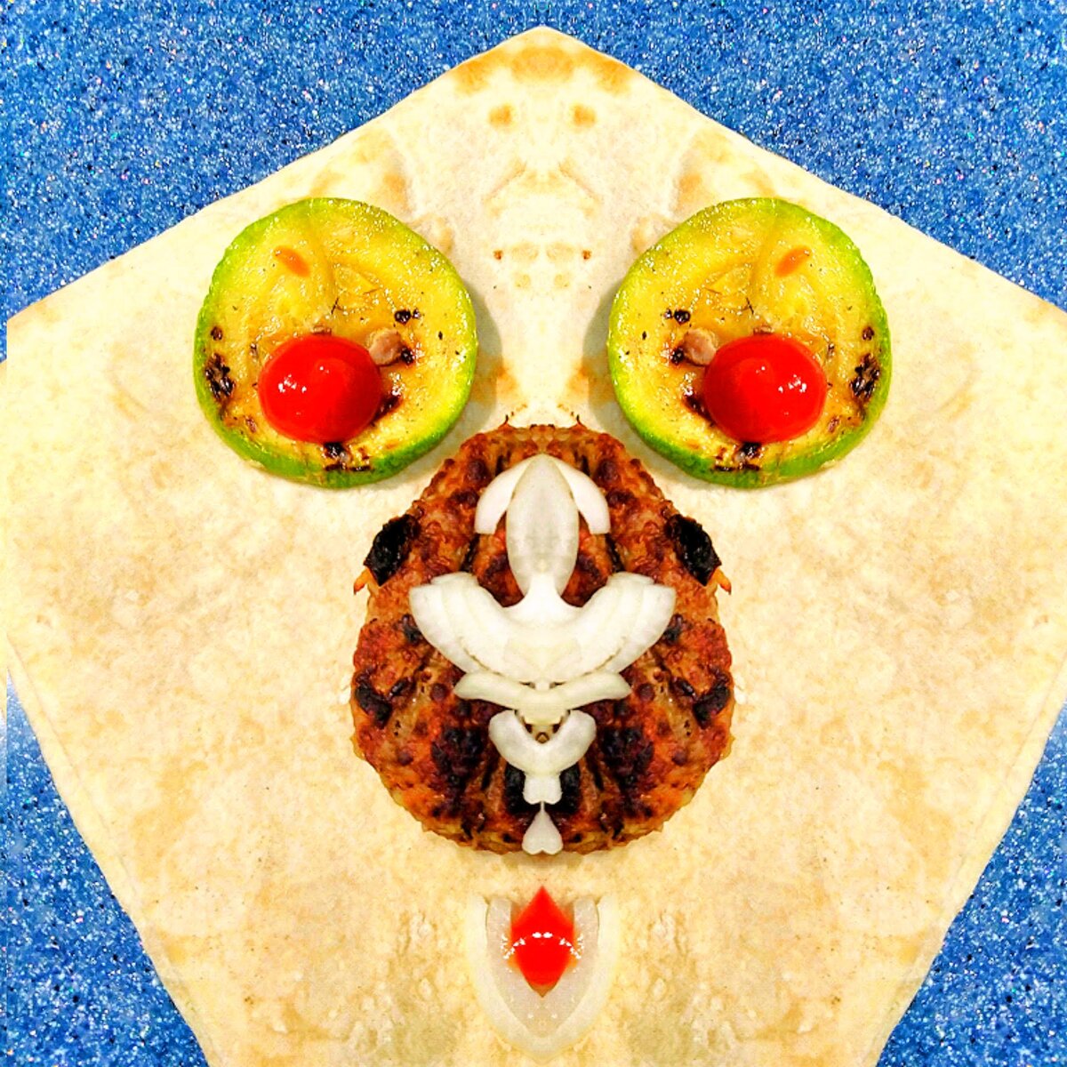 Лаваш, котлета, свежий лук, колбаску и кетчуп.