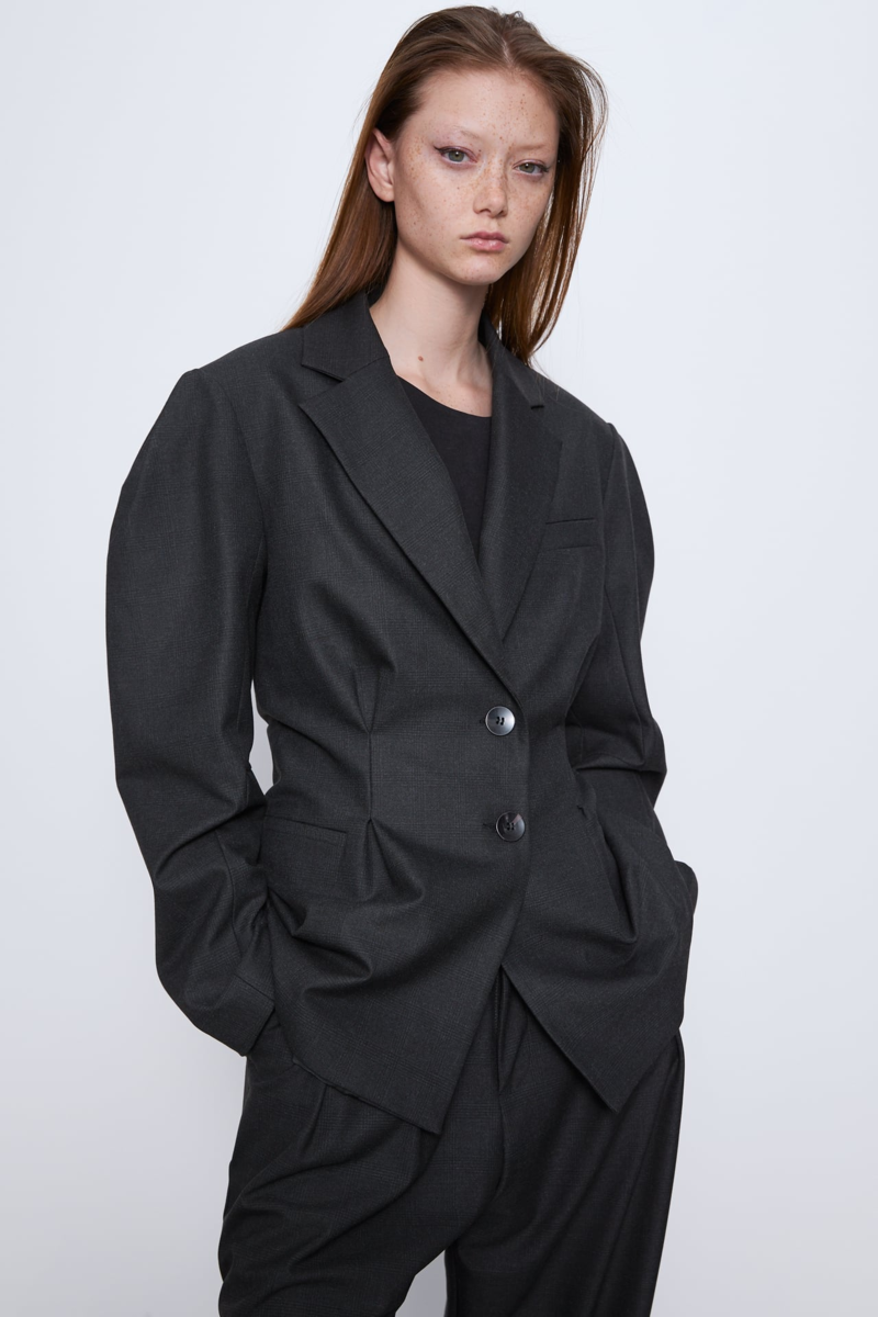 Жакет zara. Пиджак Zara 2020. Пиджак с объемными рукавами. Жакет с объемными рукавами. Жакет Zara с объемными рукавами