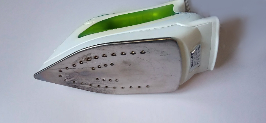 Грязный утюг который вот так вот выглядел до этого.