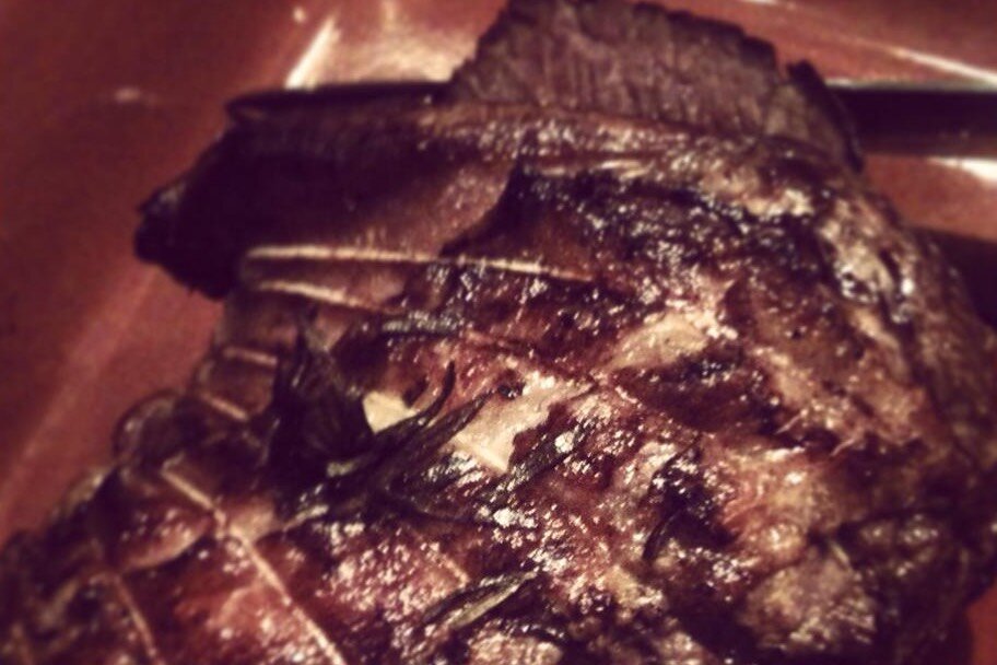 то же мясо до того, как его разрезали (фото – Piano Piano)