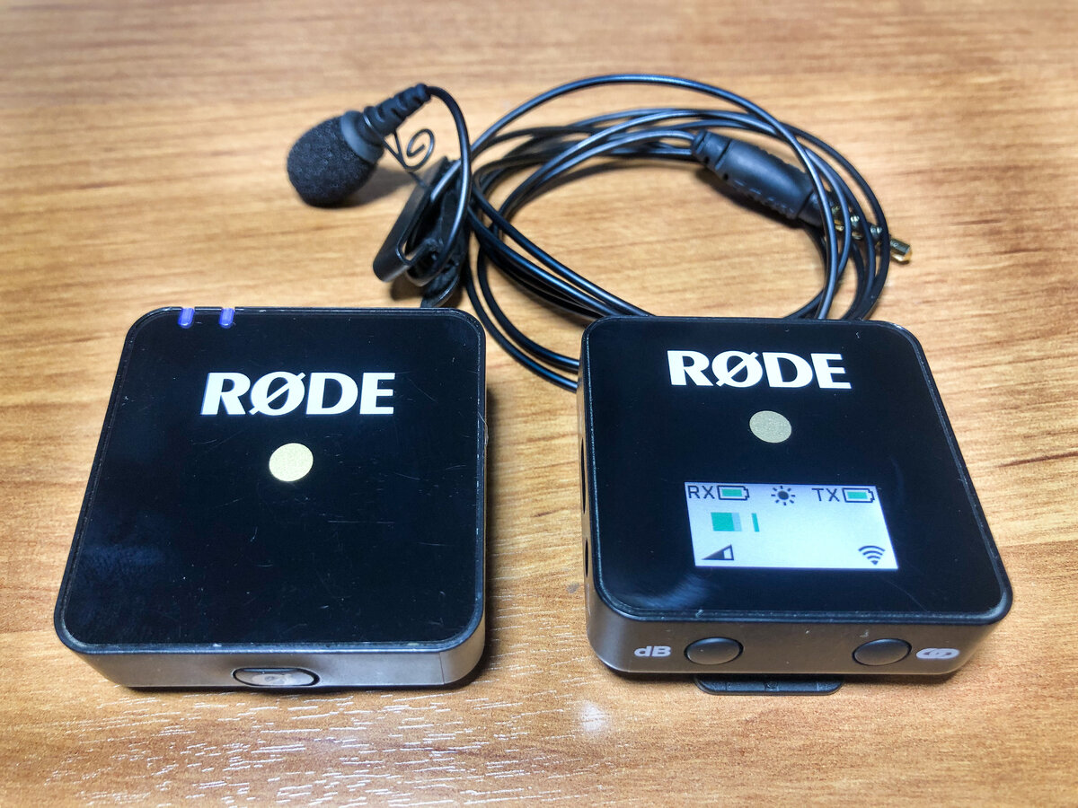 Радио система RODE WIRELESS GO. В комплекте  еще идет микрофон петличка, кабель USB для зарядки.