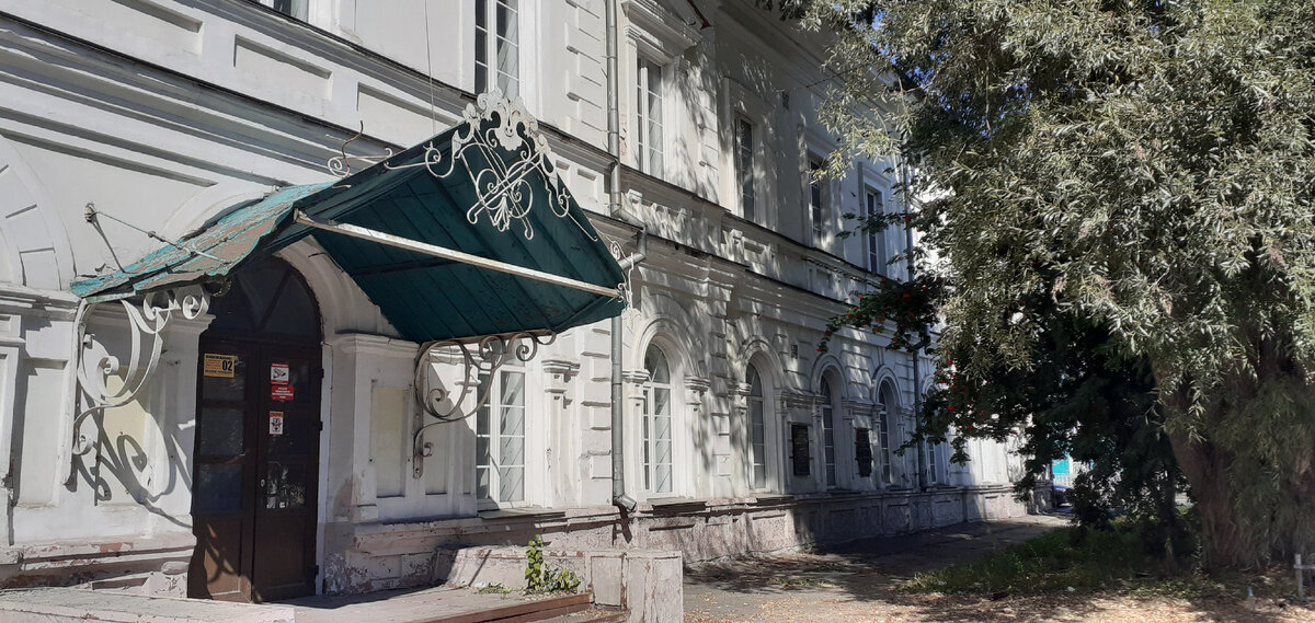 Горное училище. Адрес: Красноармейский проспект, 21 / Пушкина, 82. Авторское фото.