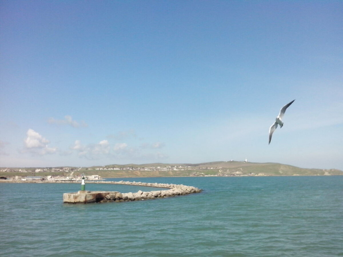 Когда приближаешься к Крыму со стороны Тамани он кажется чудесным островом!