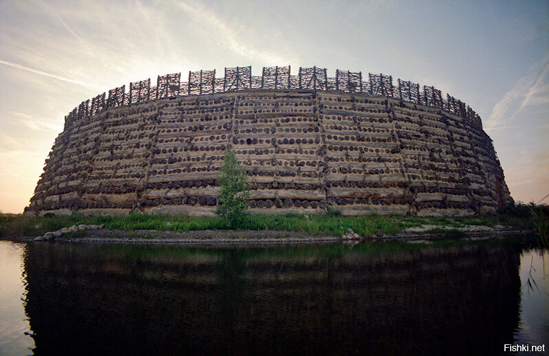 Крепостные стены где-то в Европе. (Фото из открытых источников)