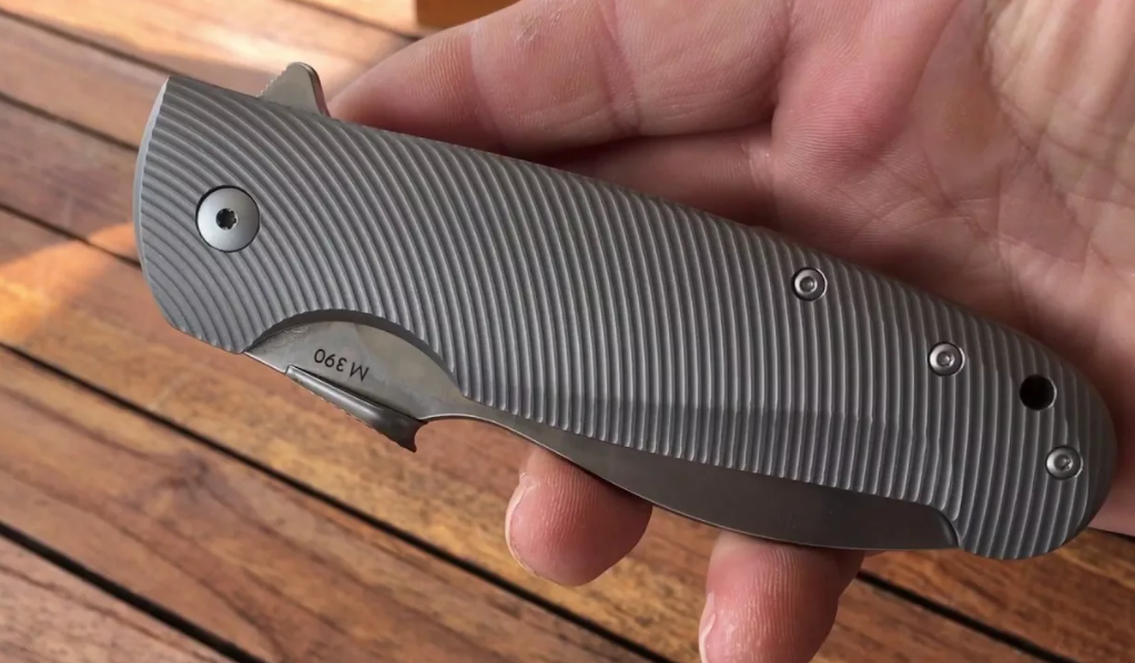 Размер ножа в руке