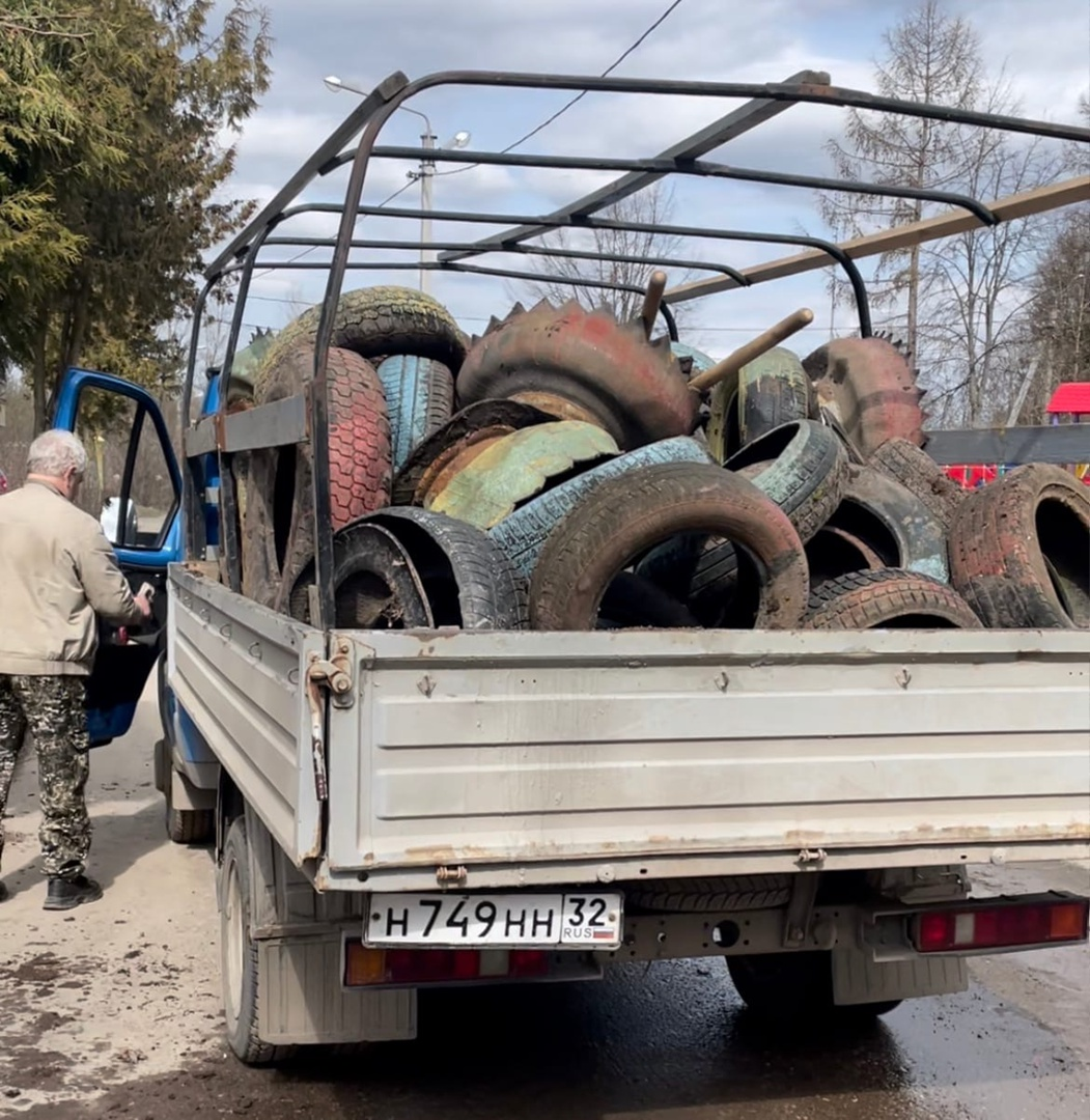 Вывоз старых покрышек из поселка Лесхоз