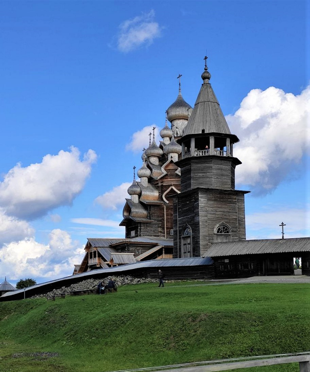 Церковь Преображения Господня и Колокольня. 