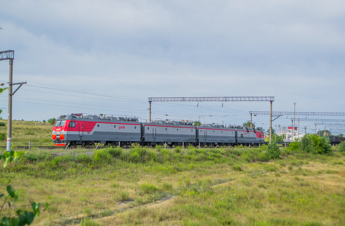 Зачем нужно подвешивать двойной контактный провод на железной дороге ...