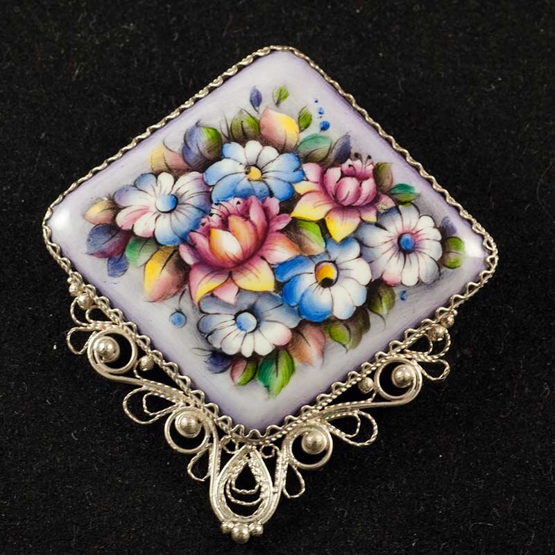 Эмаль ростовская финифть. Финифть что это. Финифть ростовская и вологодская. Эмаль ростовская финифть. Расписная эмаль финифть ростовская.