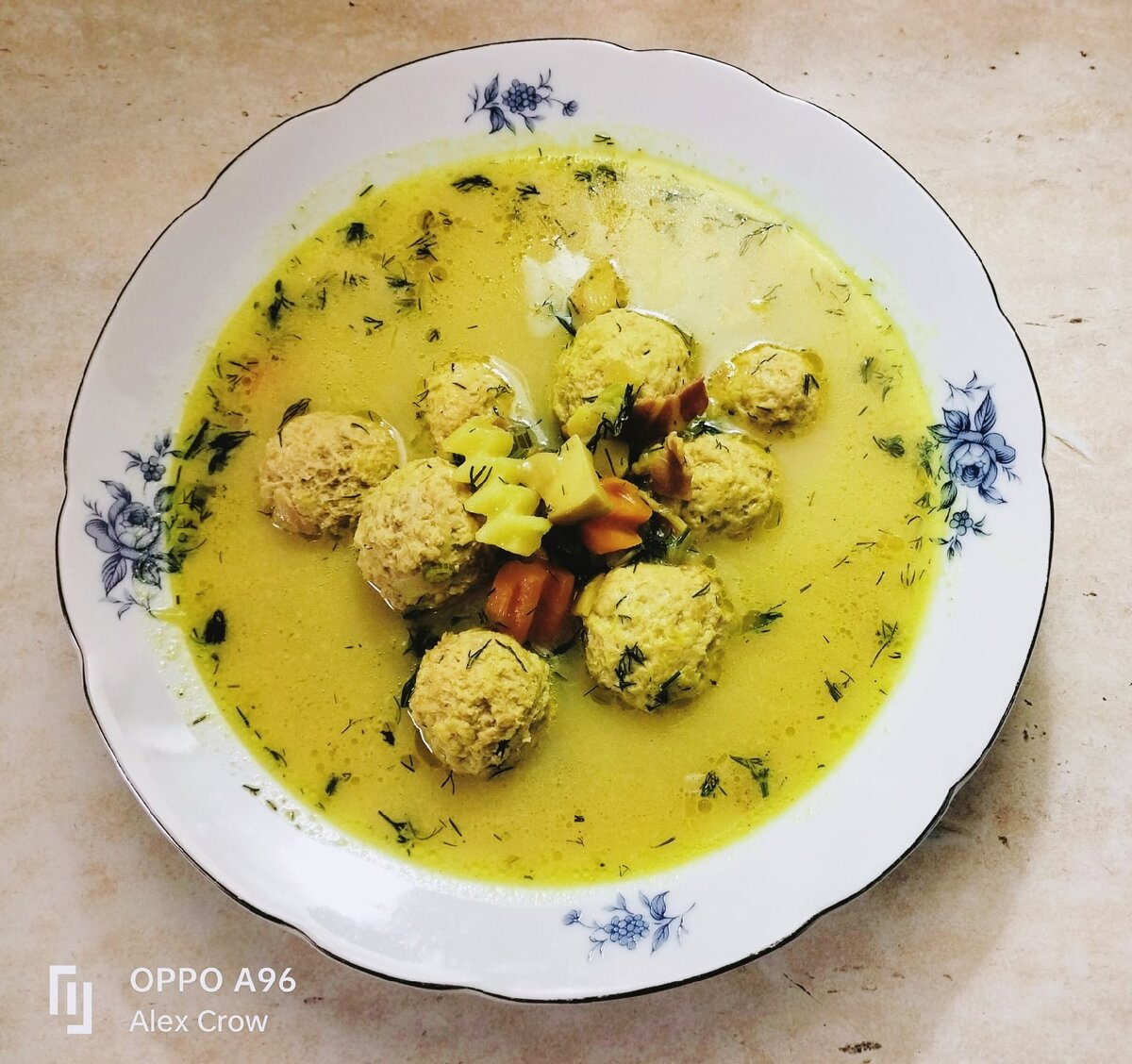 Немецкий сырный суп с фрикадельками, беконом и белыми грибами (Käsesuppe  mit Frikadellen, Speck und Pilzen) | Канал 50+ | Дзен