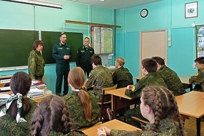    Комитетские кураторы у школьных лесничеств © Пресс-служба Комитета лесного хозяйства Московской области