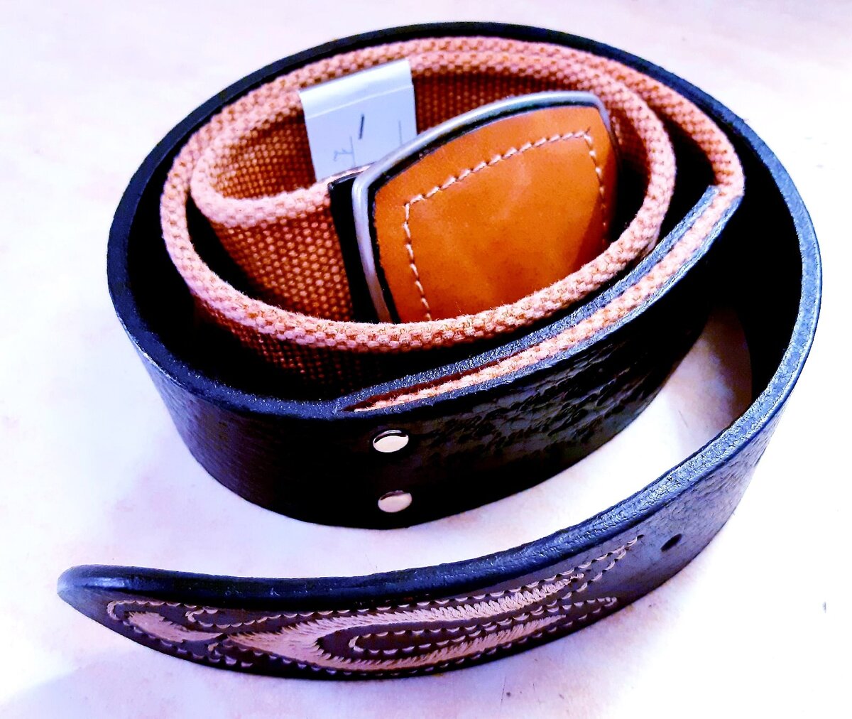 У меня есть ремень Stefano Corsini Italy (фабрика на о.Сицилия), который я покупал в далёком 2005 году у ИП Сорокина Алексея в его бутике, тогда ещё в Ярмарочном доме на пл.Ленина за 400 у.е.‼ Он до сих пор мне служит верой и правдой, хотя и изрядно потрепался.
Что делает кризис с бизнесами в России????
Захожу в ТЦ Этажи и вижу Stefano Corsini Italy за 1000 руб. у того же ИП Сорокина.
Теперь я счастливый обладатель ещё одного
Stefano Corsini Italy.