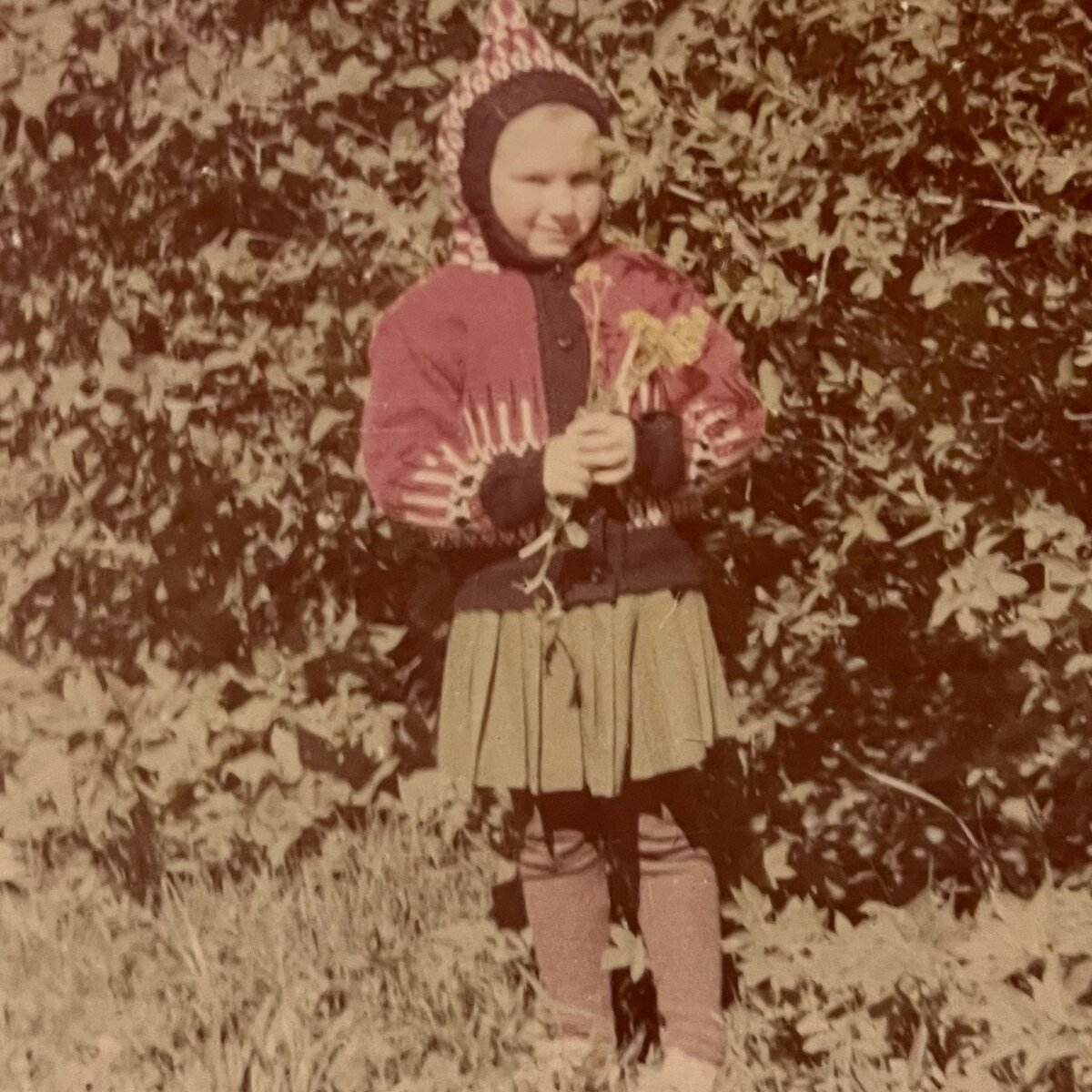 Дача родителей и немногие сохранившиеся старые фотки меня и этой дачи