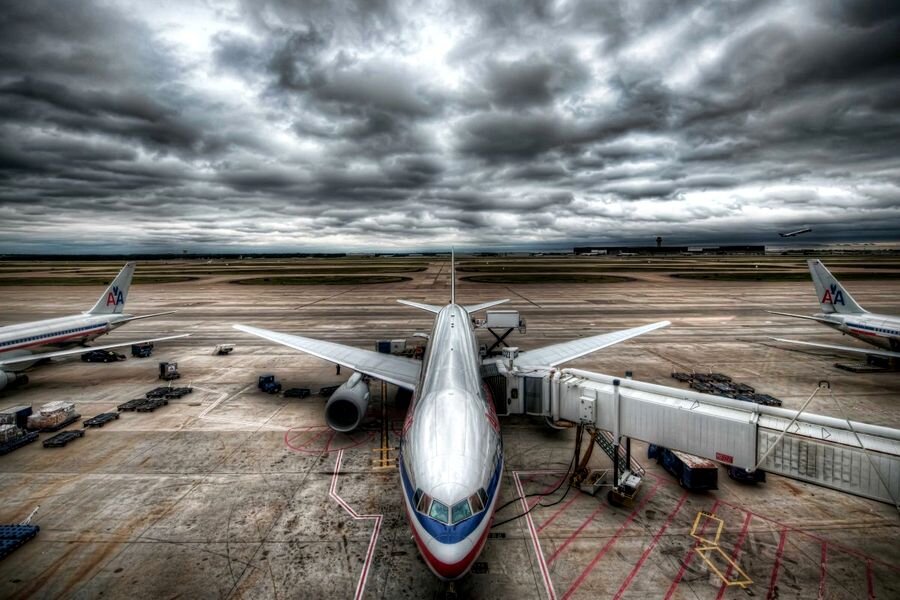 American Airlines и Qatar Airways являются партнёрами в глобальном альянсе Oneworld, однако на публике американская компания заявляет о неприятии инвестиций со стороны арабского перевозчика