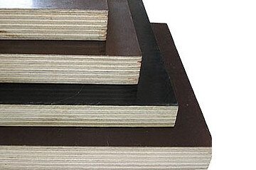  В большом почёте берёзовая ламинированная фанера – толщина самая разная, но количество слоёв всегда нечётно