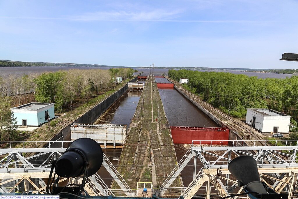 Новости чайковский гэс. Шлюзы КАМГЭС Пермь. Воткинская ГЭС шлюз Чайковский. Камская ГЭС шлюз. Чайковский судоходный шлюз