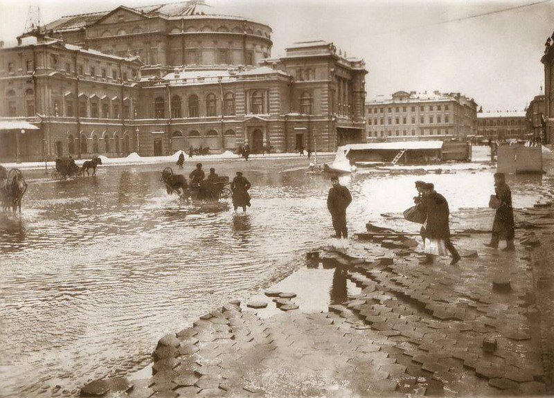  Театральная площадь. Наводнение .
Фотоателье К.К.Буллы 12 ноября 1903г.
 