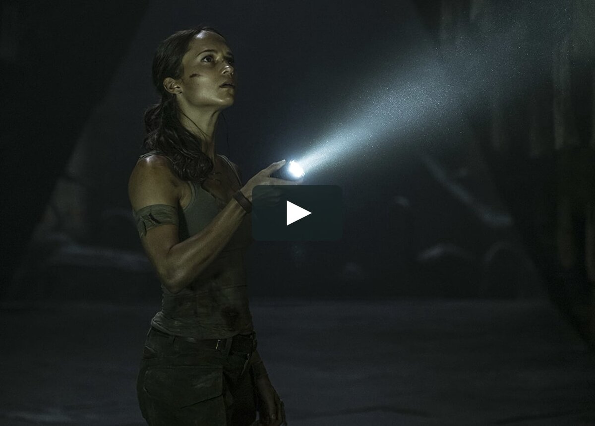 кадр из фильма "Tomb Raider: Лара Крофт"
