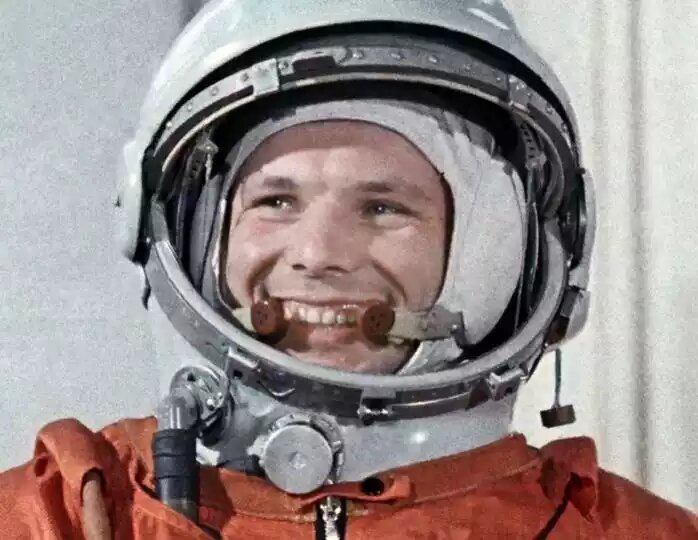  Сегодня, 27 марта, ровно 50 лет назад погиб первый космонавт Юрий Гагарин. Он разбился во время на истребителе МиГ-15УТИ.