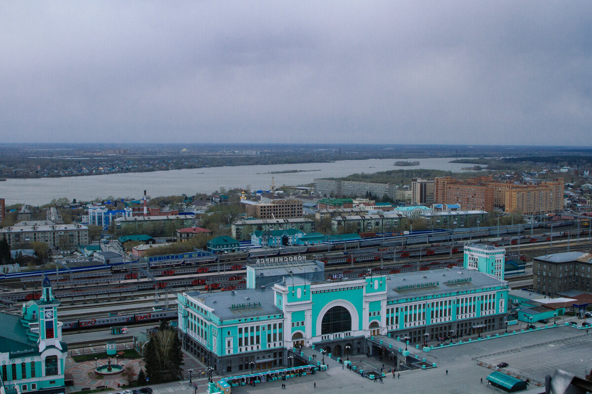 Центральный вокзал телефон. Новосибирск вокзал. Новосибирский вокзал главный. КДП Новосибирск-главный что это. Вокзал Новосибирск главный вид сверху.