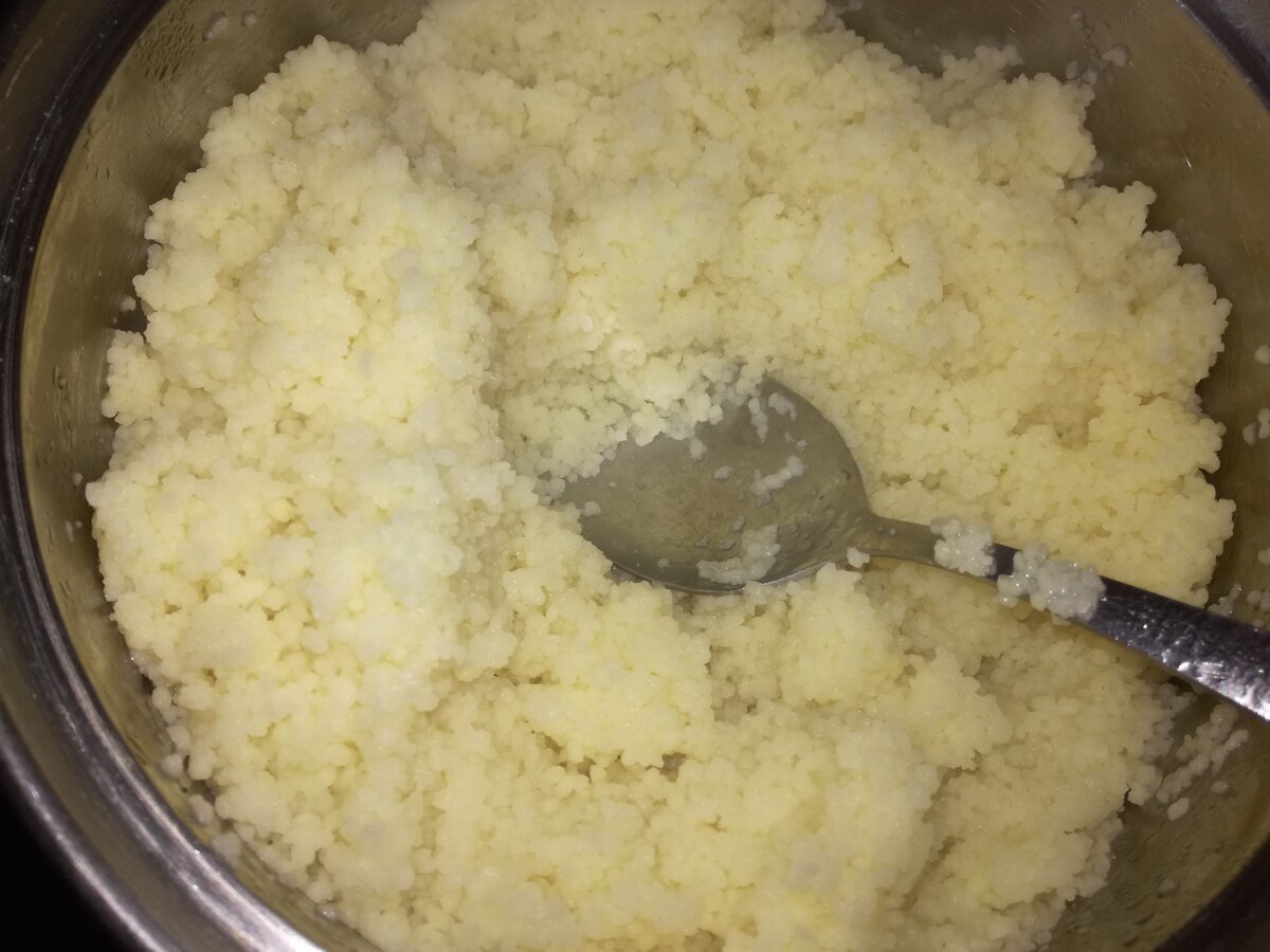 Пшеничная каша подойдет как гарнир к любому мясному блюду, да и просто с салатиком будет очень вкусно.