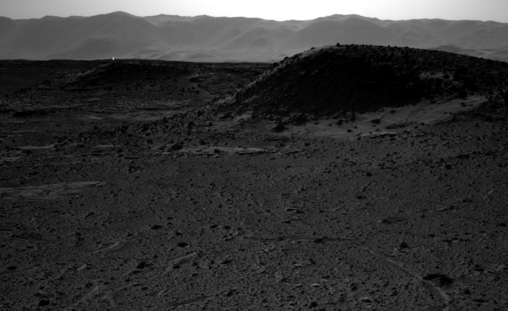 Вдалеке заметен луч света