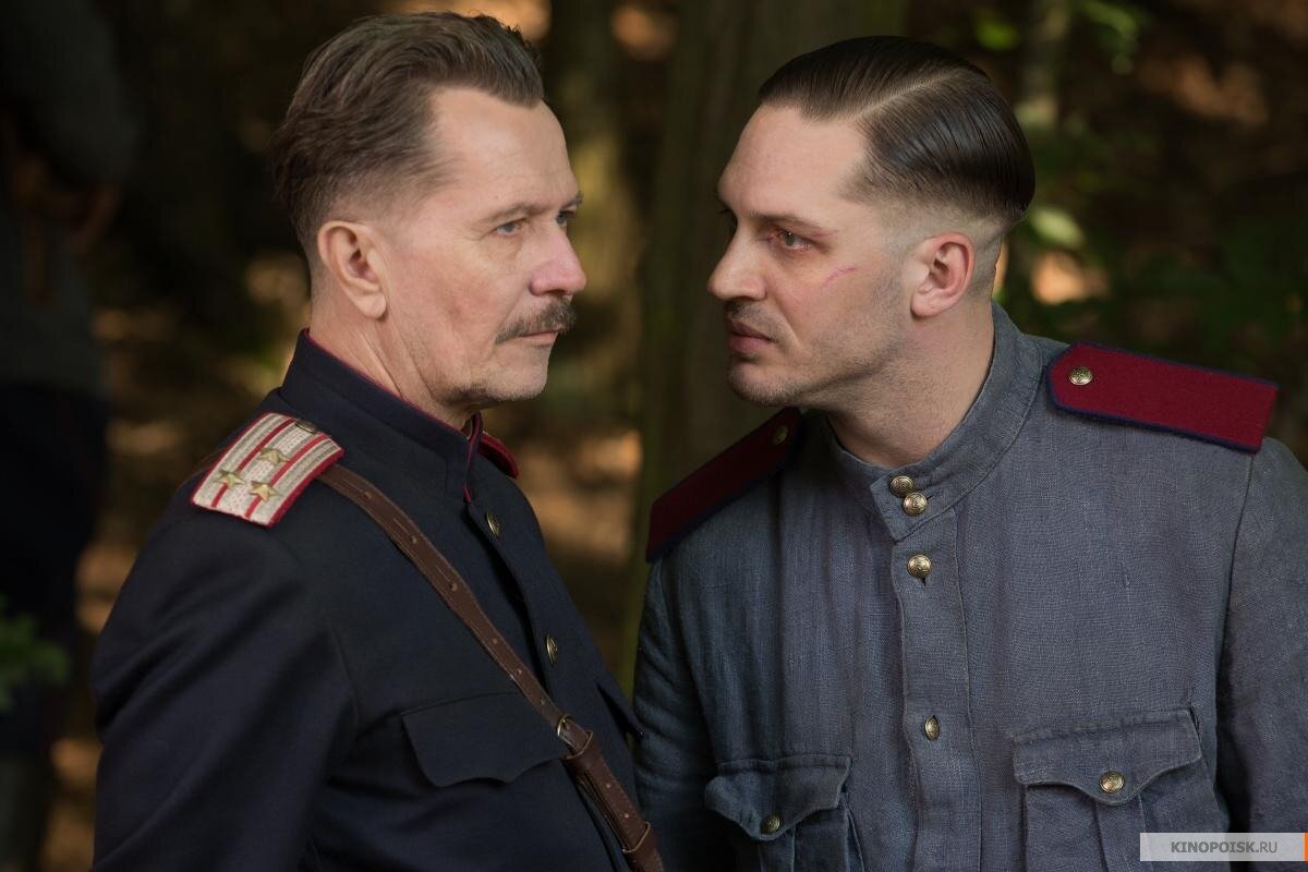 И почему это у вас погоны-то полковничьи, а, товарищ генерал?  - На свои посмотрите, товарищ капитан!  