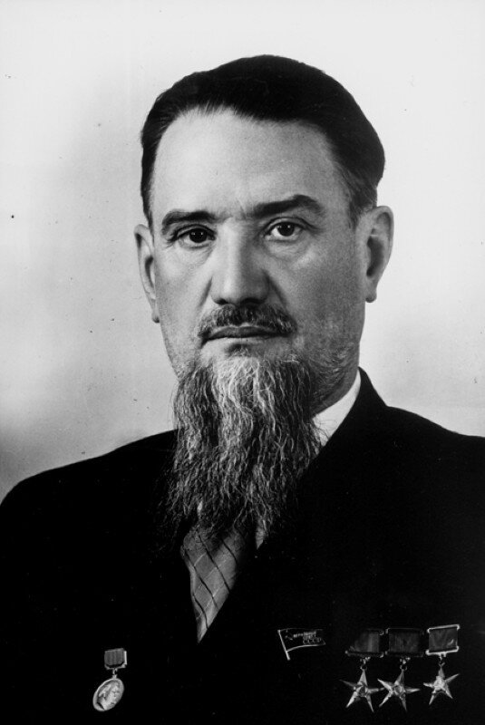 Игорь Васильевич Курчатов