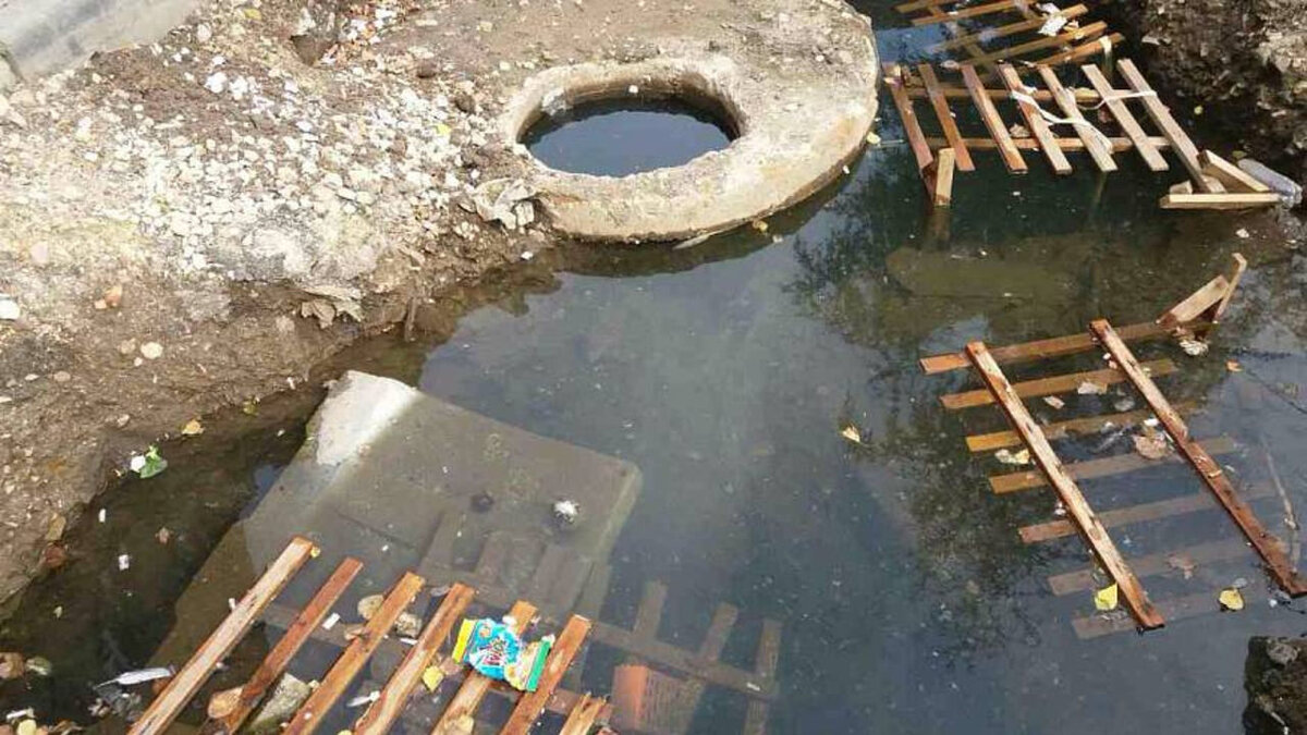 Водопроводов Новосибирск. Котлован наполненный водой. Дети утонули в Колывани. Утонул в яме