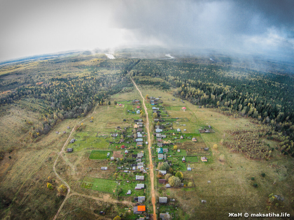 Деревня Хабары с высоты птичьего полета. Главная улица.