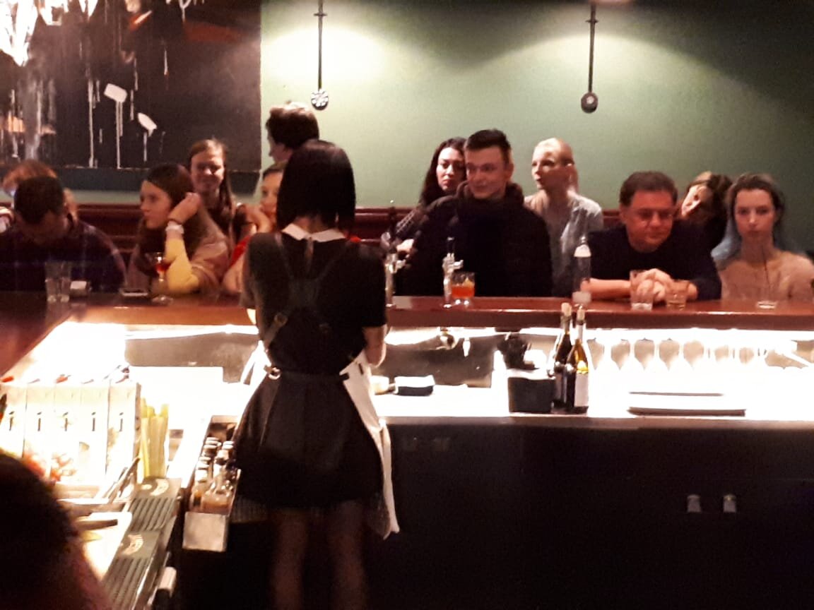 Я посмотрел тебе в глаза. Мир замер на секунду, а потом начался опять. А я все смотрел на тебя, а ты всё лила и лила тёмное в мой бокал. И налив, посмотрела на меня, и сказала: