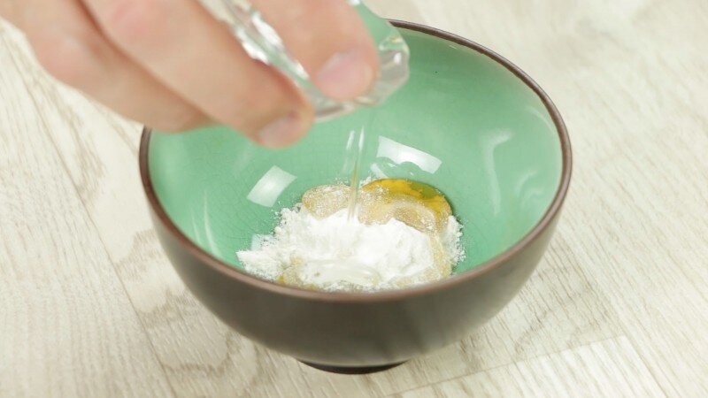 Аккуратно выкладываем получившуюся смесь на салфетку