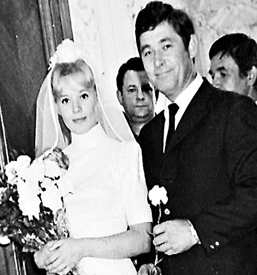 В начале 70-х Люда стала женой актёра ТИМОШИНА, который пел за Юрия ВАСИЛЬЕВА в фильме «Летучая мышь». Фото из личного архива