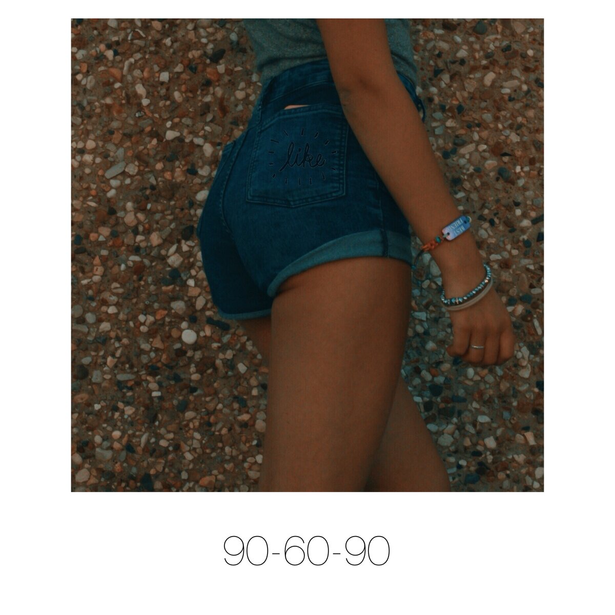 
Выходя из плоти нашей матери, с нами не было ни бритвы, ни зубной щетки, ни таблицы с расчетом калорий, ни всего другого без чего сейчас мы и жизни не представляем! Но вы не задумывались насколько мы, отупели и обленились?
Если всего этого нам не было дано в начале пути, значит в этом нет необходимости.
Самое главное, что пригодиться нам для выживания вылезло вместе с нами. А то, что мы таскаем с собой полная дребедень.
Задумайтесь сколько ненужных вещей мы носим на своих плечах, в руках или в голове!
Даааа, великое множество хлама, который давно нужно отнести на мусорку! Если вы не хотите стать ей. Осуществить такой ритуал проще простого, не нужно думать, надо действовать! Жить будет проще и веселее!
Вот советы, которые помогут вам это осуществить:
1) Очистите свой шкаф! Там достаточно бесполезных вещей, которые вы не надевали много месяцев, а то и лет,
2) Не жалейте тряпки! Соберите сумку и сразу отвезите в учреждение, где у вас все заберут,
3) Пораскиньте мозгами, вы сделаете доброе дело и для кого-то и для себя,
4) Хорошенько подумайте, что вам действительно необходимо, а все остальное выкиньте или отдайте
5) Не засоряйте свою голову бессмысленной информацией и разговорами, лучше почитайте прекрасную книгу или поговорите с вдохновляющими вас людьми
6) Самое важное !
Слушайте своё сердце, если оно хочет что-то собрать чемодан и улетел, так и поступайтеэто 