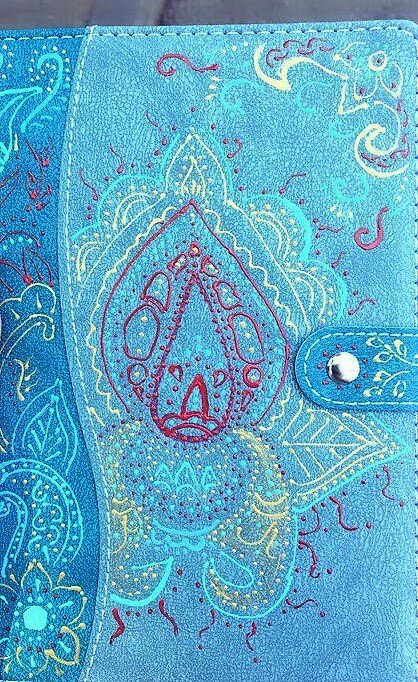 Сохранились фото только синего.