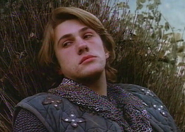 Ну, тут прямо категорическое нет. Казалось бы - молодой парнишка, свеженький, аки розан на клумбе, ан нет, не тянет меня лично сорвать сей цветок. 
_____________________________________________________________________________________________________________