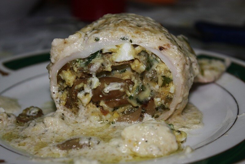 Прекрасная закуска, способная стать украшением праздничного стола. 