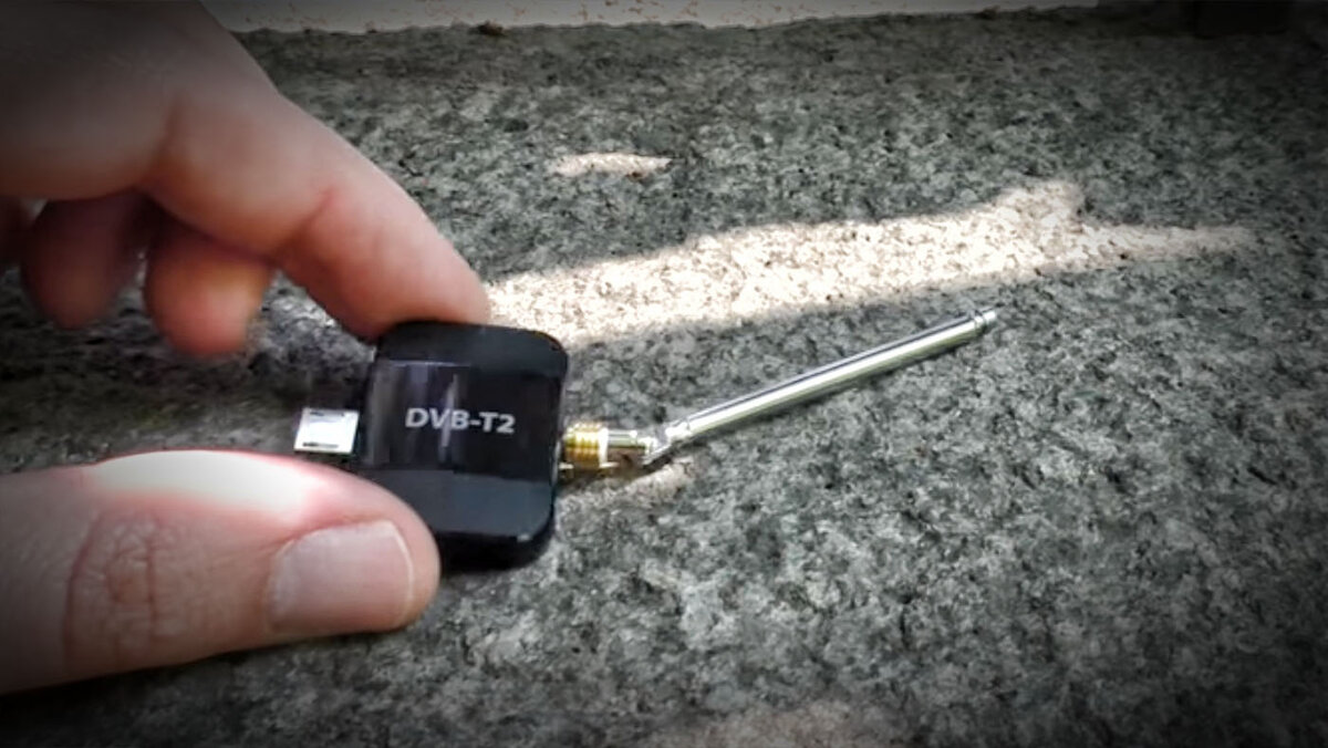 Фото цифровой телевизионной приставки к смартфону