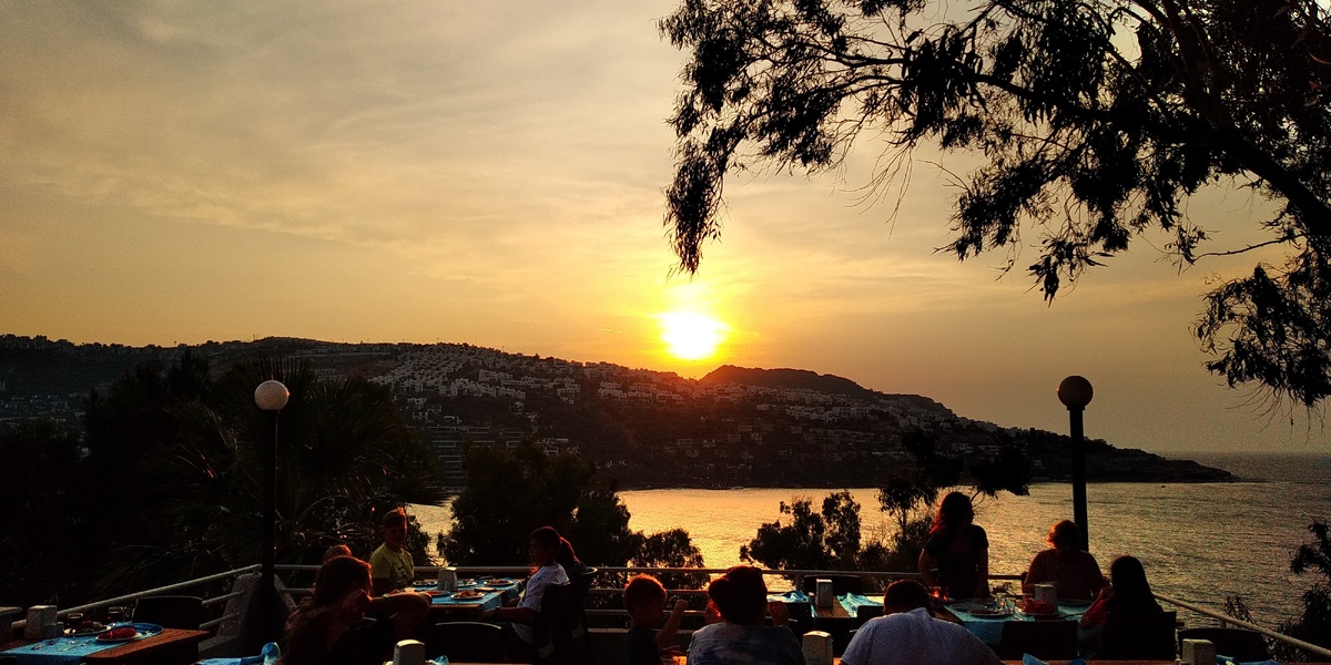 Вид из ресторана вечером 