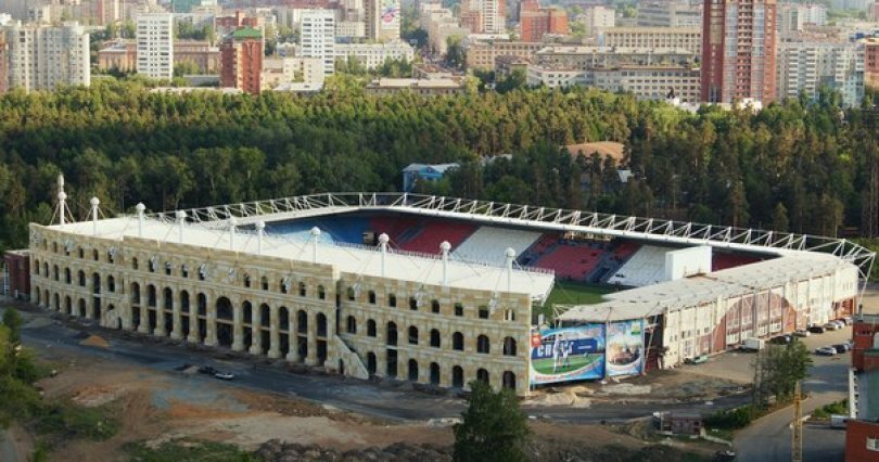 Та самая арена фк Челябинск, которая собрала 11300 человек, в матче против фк Химки во главе с Андреем Тихоновым)  На данный момент на ней перестилают искусственное покрытые и восстанавливают подогрев поля. 