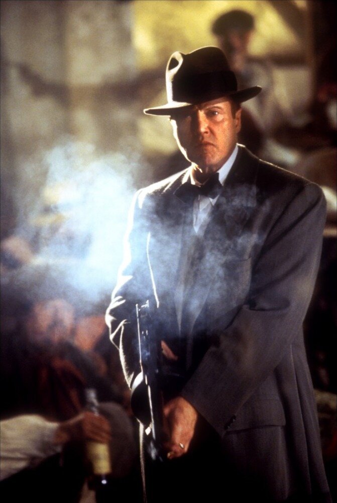 Кристофер Уокен в этом в фильме ну очень любит "томми-ган"