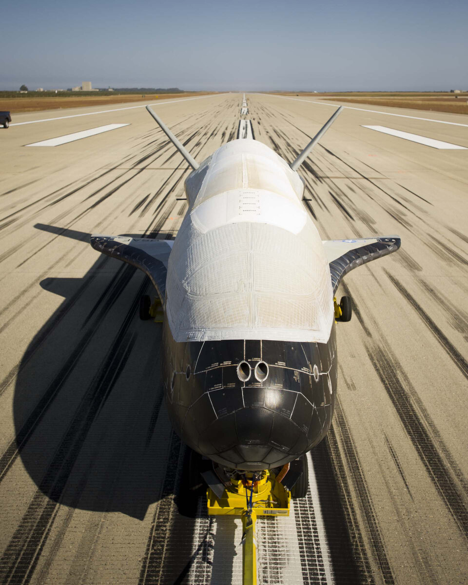 Космический боинг. X-37b. Боинг x37. Самолет Boeing x-37b. Космический беспилотник Boeing x-37b.