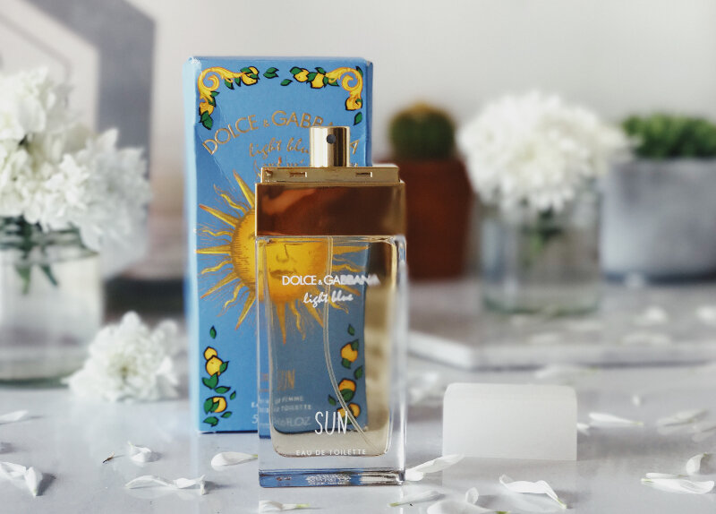 Dolce gabbana light blue sun. Лайт Блю Сун Дольче Габбана. Дольче Габбана Лайт Блю Sun женские. Духи Дольче Лайт Блю Сан. Дольче Габбана Sun мужские.