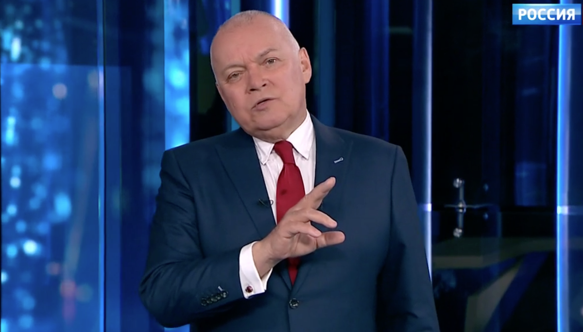 Когда-то господин Киселёв говорил, что журналист не может быть слепым рупором власти, что лично для него это неприемлемо. И что мы видим сегодня?