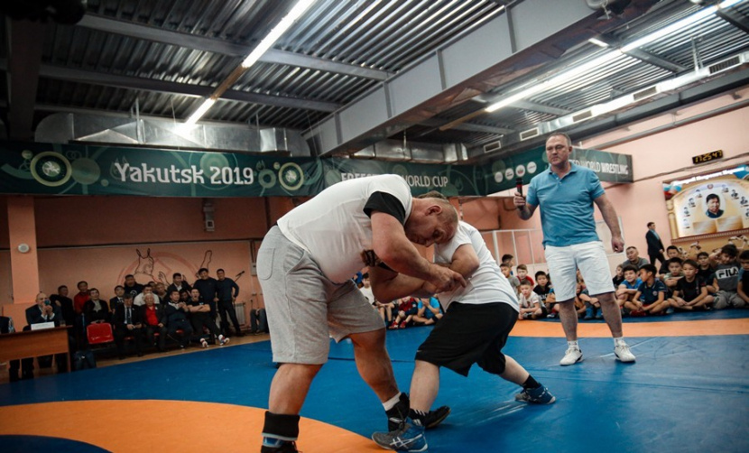 
Спортсменам Якутии выпала редкая возможность потренироваться с легендарным борцом, трехкратным победителем Олимпийских игр, девятикратным чемпионом мира, 12-кратным чемпионом Европы, депутатом Государственной Думы, Героем России Александром Карелиным.
